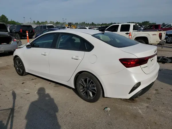 3KPF24AD3PE552946 2023 KIA FORTE - Image 2