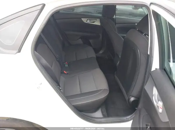 3KPF24AD3PE553806 2023 KIA FORTE - Image 8