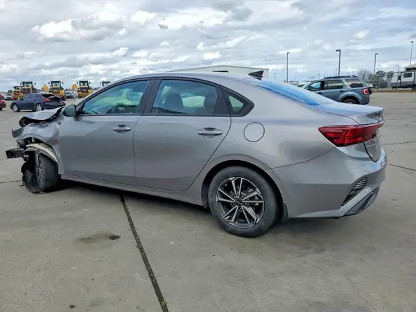 3KPF24AD3PE554745 2023 KIA FORTE - Image 2
