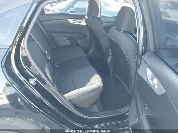 3KPF24AD3PE555474 2023 KIA FORTE - Image 8