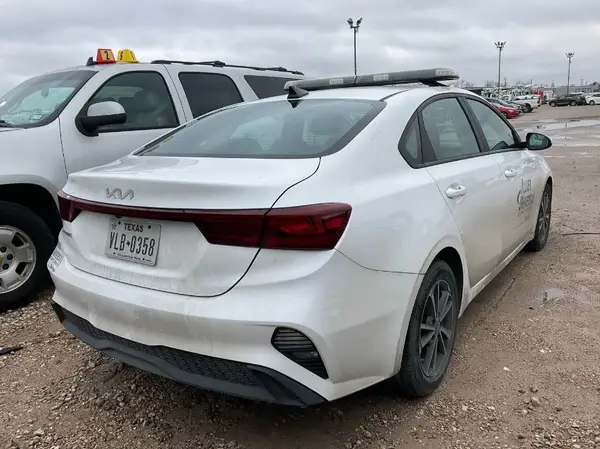 3KPF24AD3PE557158 2023 KIA FORTE - Image 2