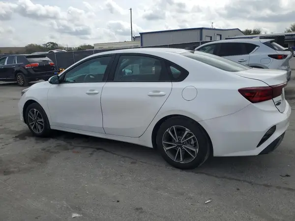 3KPF24AD3PE557256 2023 KIA FORTE - Image 2