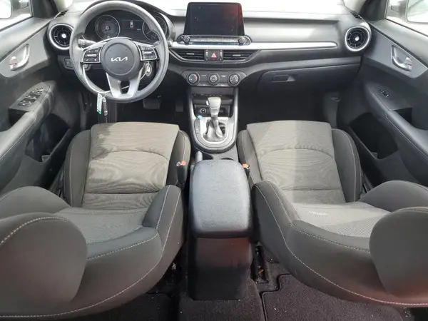 3KPF24AD3PE557256 2023 KIA FORTE - Image 8