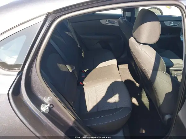3KPF24AD3PE563798 2023 KIA FORTE - Image 8