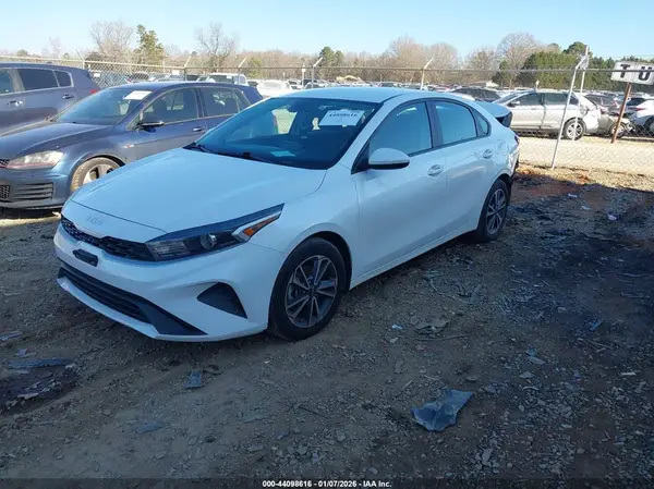 3KPF24AD3PE566555 2023 KIA FORTE - Image 2