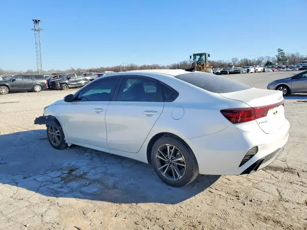 3KPF24AD3PE578169 2023 KIA FORTE - Image 2