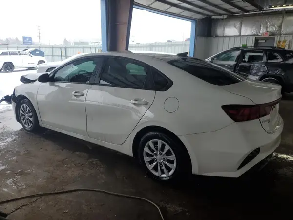 3KPF24AD3PE579595 2023 KIA FORTE - Image 2