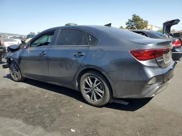 3KPF24AD3PE580584 2023 KIA FORTE - Image 2