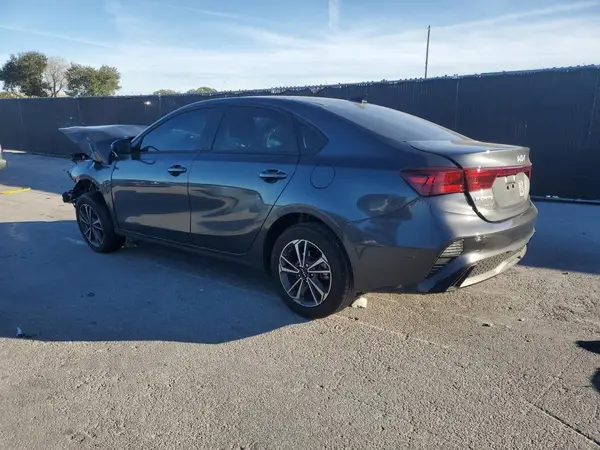 3KPF24AD3PE581184 2023 KIA FORTE - Image 2