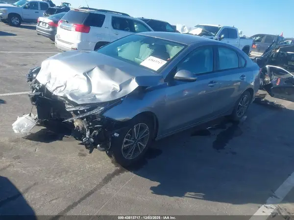 3KPF24AD3PE582075 2023 KIA FORTE - Image 2