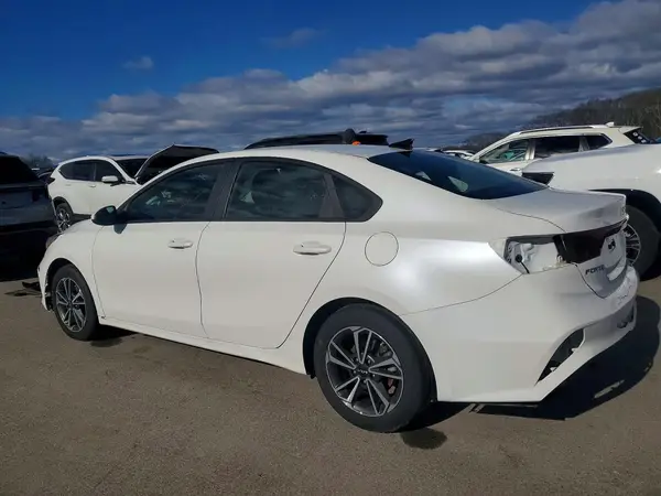 3KPF24AD3PE583033 2023 KIA FORTE - Image 2