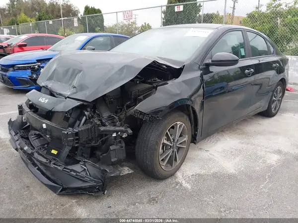 3KPF24AD3PE584926 2023 KIA FORTE - Image 2