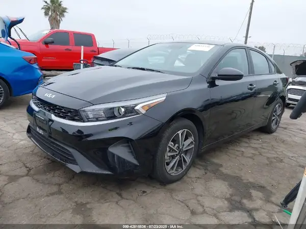 3KPF24AD3PE585073 2023 KIA FORTE - Image 2