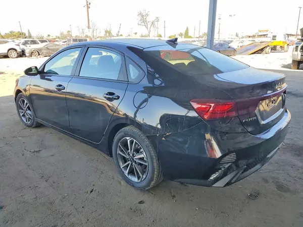 3KPF24AD3PE585218 2023 KIA FORTE - Image 2