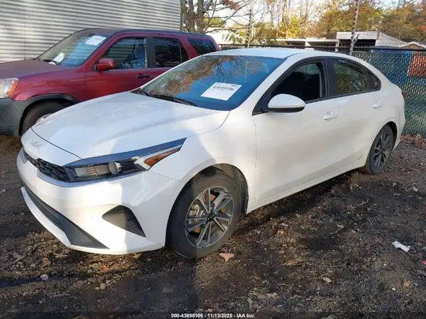 3KPF24AD3PE585977 2023 KIA FORTE - Image 2