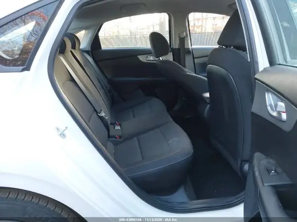3KPF24AD3PE585977 2023 KIA FORTE - Image 8