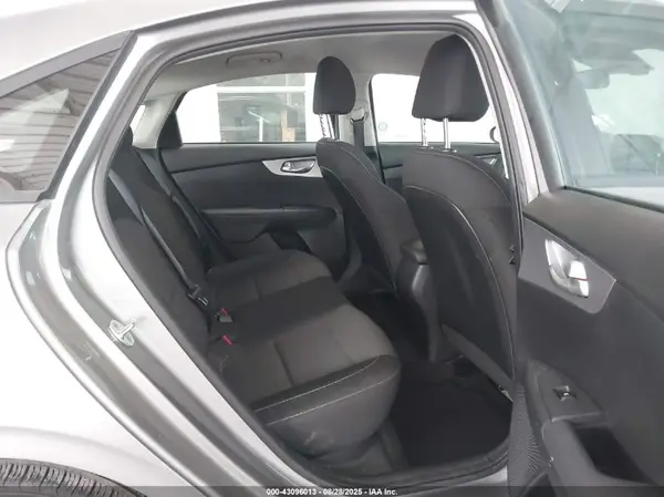 3KPF24AD3PE588300 2023 KIA FORTE - Image 8