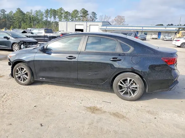 3KPF24AD3PE588510 2023 KIA FORTE - Image 2