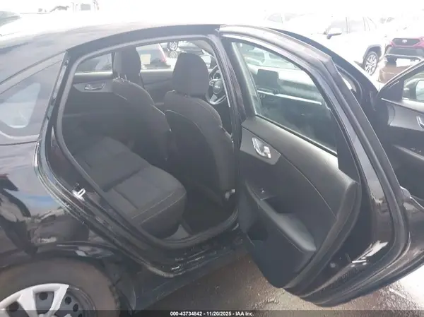 3KPF24AD3PE588975 2023 KIA FORTE - Image 8