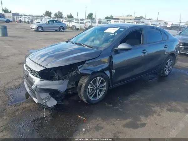 3KPF24AD3PE590354 2023 KIA FORTE - Image 2
