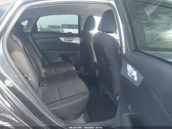 3KPF24AD3PE590354 2023 KIA FORTE - Image 8