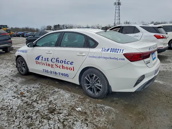 3KPF24AD3PE594839 2023 KIA FORTE - Image 2