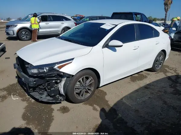 3KPF24AD3PE595716 2023 KIA FORTE - Image 2