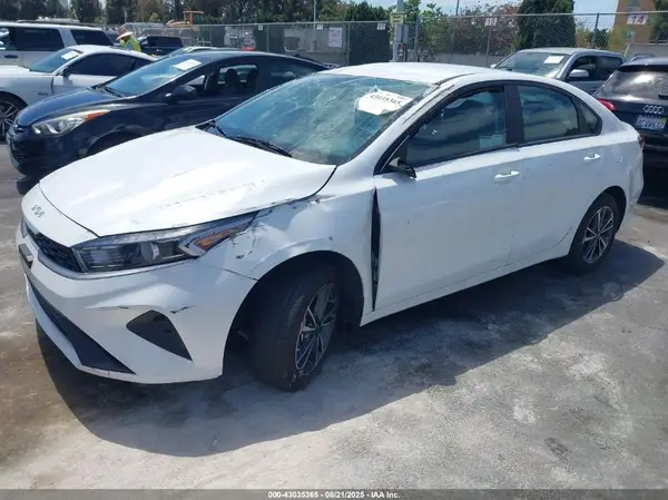 3KPF24AD3PE595909 2023 KIA FORTE - Image 2