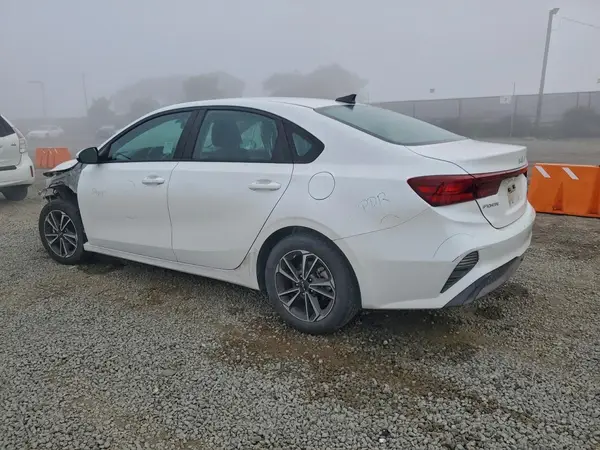 3KPF24AD3PE596462 2023 KIA FORTE - Image 2
