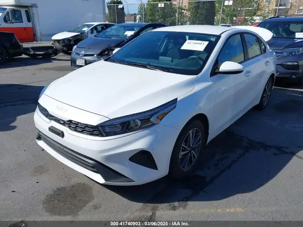 3KPF24AD3PE599829 2023 KIA FORTE - Image 2