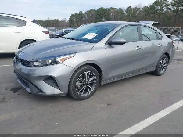 3KPF24AD3PE604785 2023 KIA FORTE - Image 2