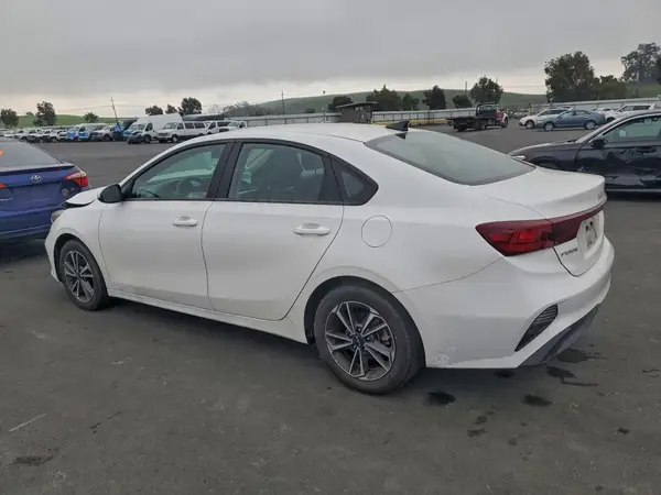 3KPF24AD3PE605354 2023 KIA FORTE - Image 2