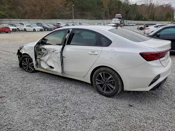 3KPF24AD3PE605581 2023 KIA FORTE - Image 2