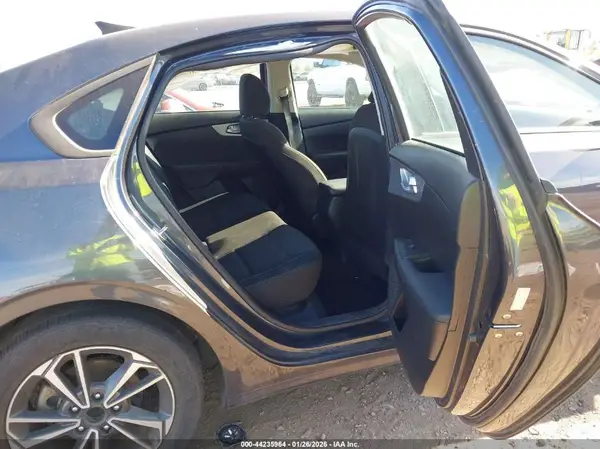 3KPF24AD3PE605662 2023 KIA FORTE - Image 8