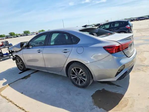 3KPF24AD3PE606455 2023 KIA FORTE - Image 2