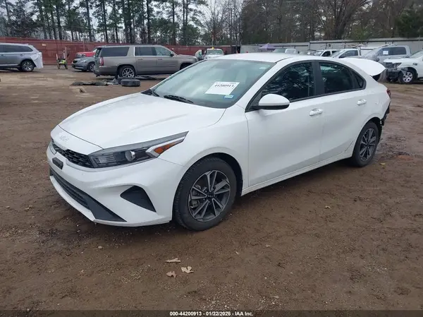 3KPF24AD3PE607959 2023 KIA FORTE - Image 2