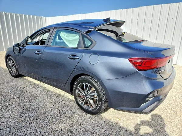 3KPF24AD3PE615592 2023 KIA FORTE - Image 2