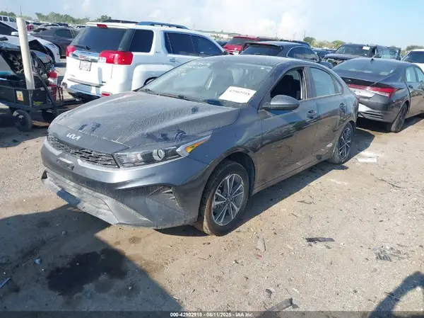 3KPF24AD3PE619884 2023 KIA FORTE - Image 2