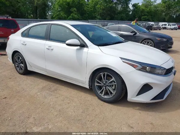 3KPF24AD3PE623126 2023 KIA FORTE - Image 1