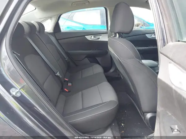 3KPF24AD3PE631128 2023 KIA FORTE - Image 8