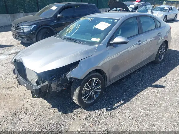 3KPF24AD3PE632425 2023 KIA FORTE - Image 2
