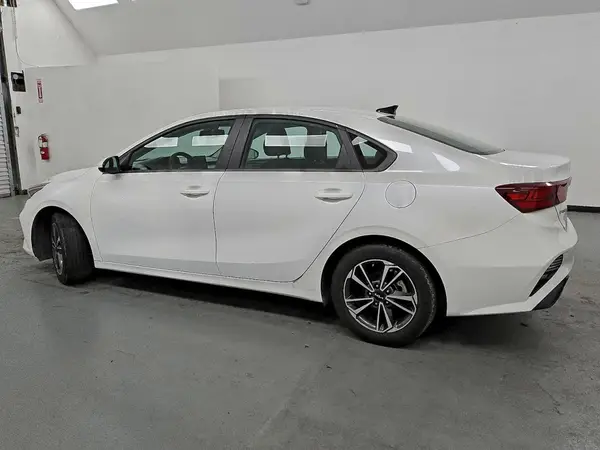 3KPF24AD3PE633672 2023 KIA FORTE - Image 2