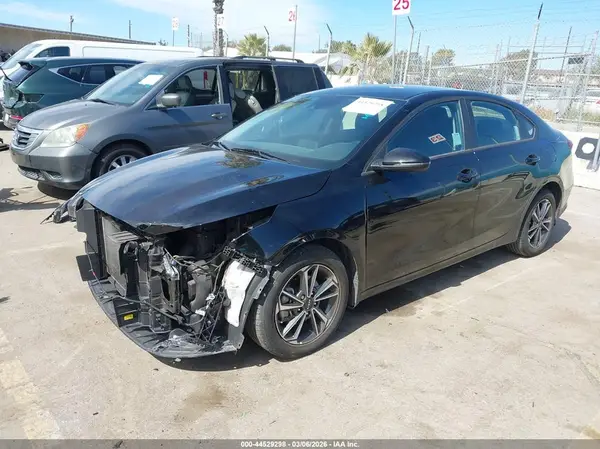 3KPF24AD3PE637964 2023 KIA FORTE - Image 2