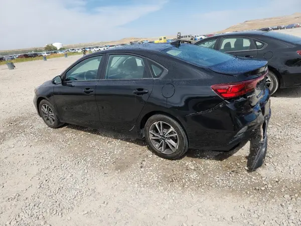 3KPF24AD3PE643084 2023 KIA FORTE - Image 2