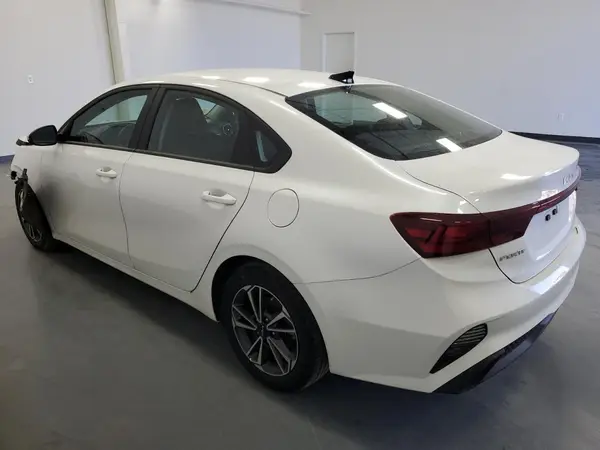 3KPF24AD3PE646678 2023 KIA FORTE - Image 2