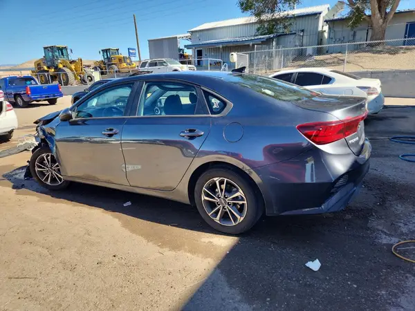 3KPF24AD3PE649340 2023 KIA FORTE - Image 2