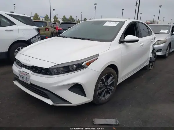3KPF24AD3PE649550 2023 KIA FORTE - Image 2