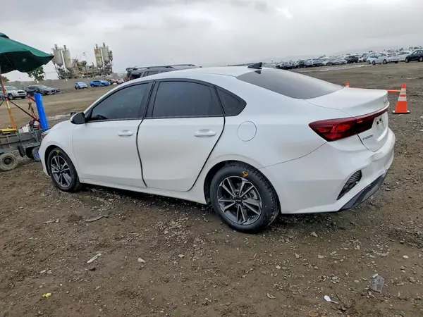 3KPF24AD3PE650102 2023 KIA FORTE - Image 2
