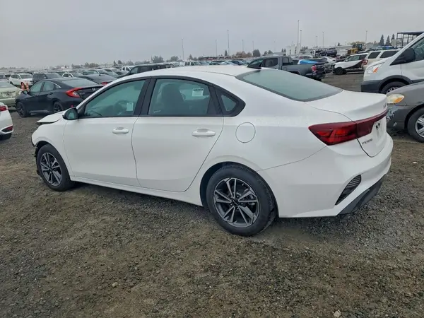 3KPF24AD3PE651038 2023 KIA FORTE - Image 2