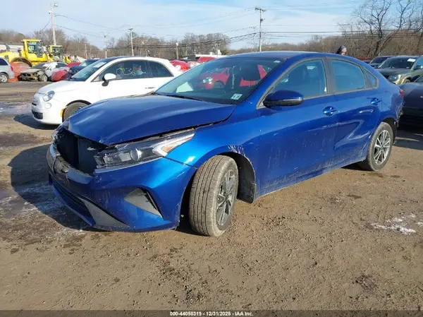 3KPF24AD3PE668471 2023 KIA FORTE - Image 2